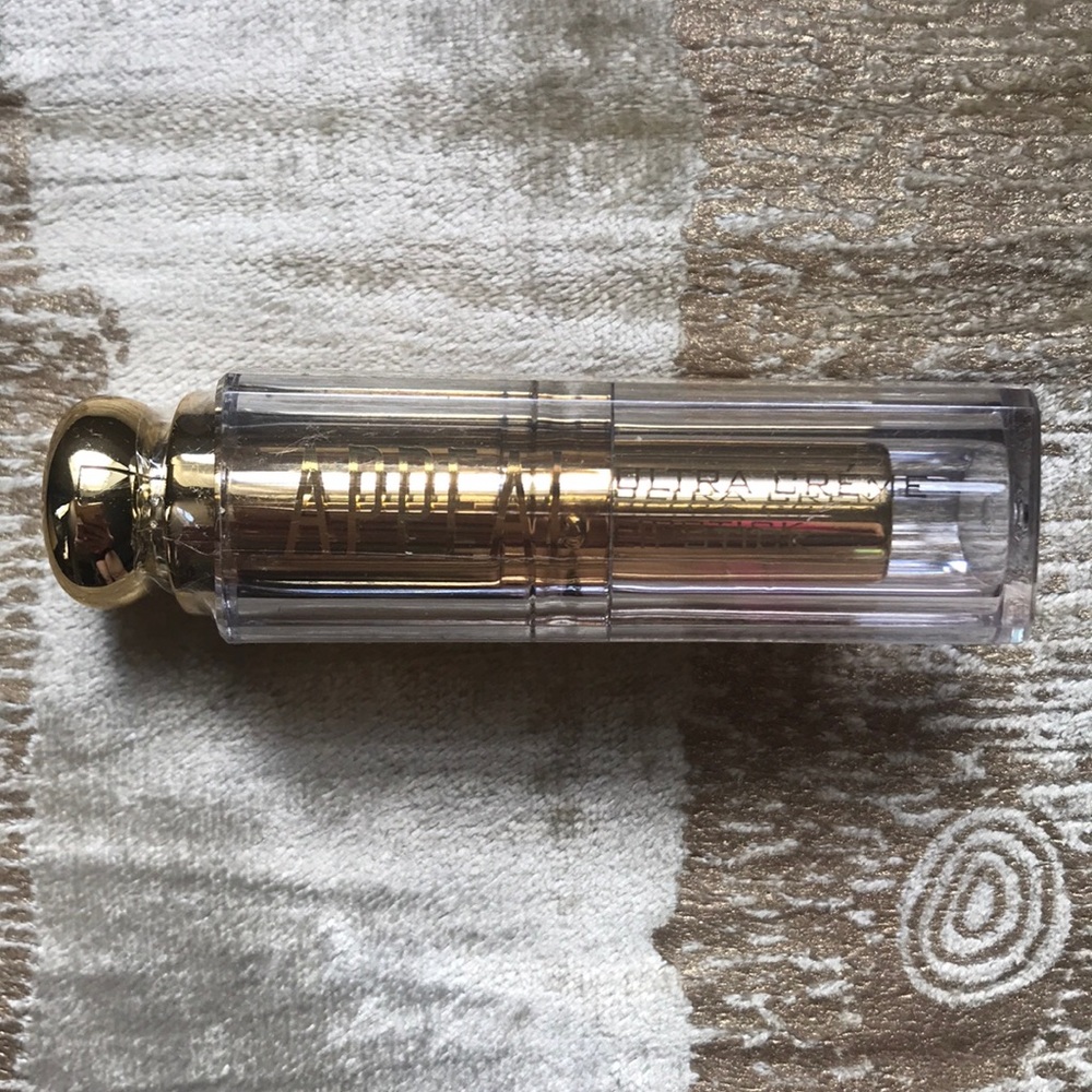 🆕 Ultra Creek Lipstick in Muse